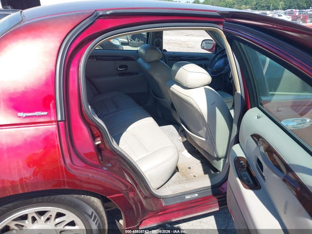 Продажа на аукционе авто 2001 Lincoln Town Car Signature, vin: 1LNHM82W91Y607469, номер лота: 45938742