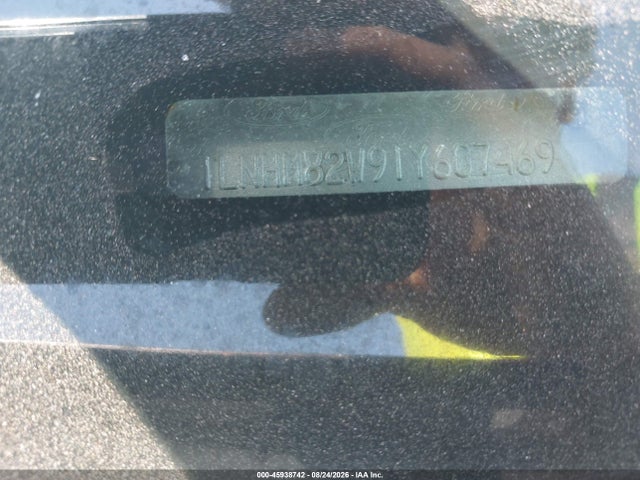 Продажа на аукционе авто 2001 Lincoln Town Car Signature, vin: 1LNHM82W91Y607469, номер лота: 45938742