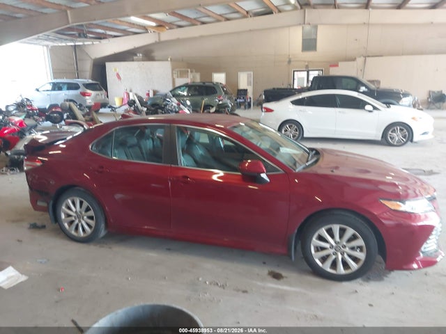 45938953 :رقم المزاد ، 4T1C11AK7LU384173 vin ، 2020 Toyota Camry Le مزاد بيع