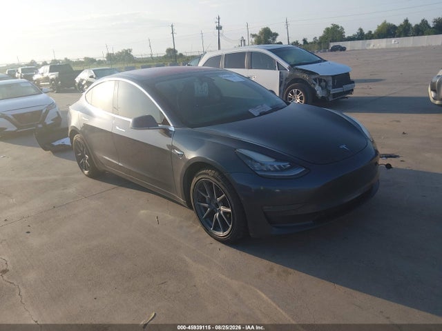 Auction sale of the 2018 Tesla Model 3 Long Range/mid Range, vin: 5YJ3E1EA3JF101641, lot number: 45939115