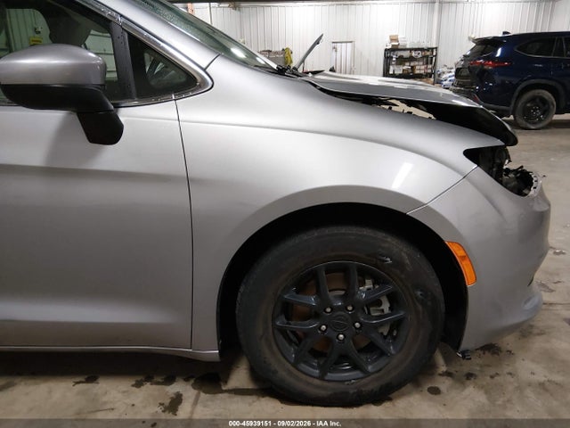 2021 Chrysler Voyager Lxi მანქანა იყიდება აუქციონზე, vin: 2C4RC1DG6MR515687, აუქციონის ნომერი: 45939151