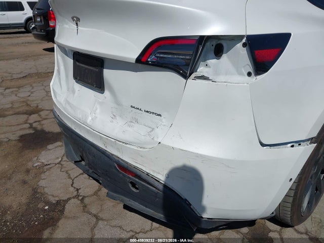 Продаж на аукціоні авто 2021 Tesla Model Y Long Range Dual Motor All-wheel Drive, vin: 5YJYGDEE2MF112154, номер лоту: 45939232