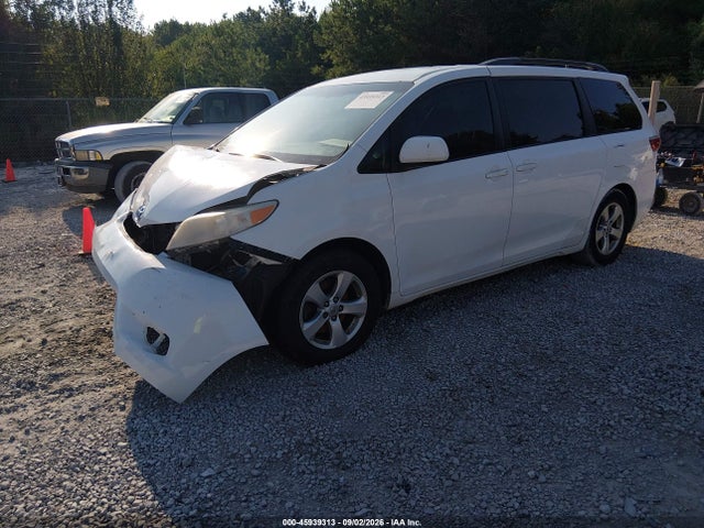 Toyota Sienna Le 8 Passenger 2015 5TDKK3DC4FS590654 Image 2