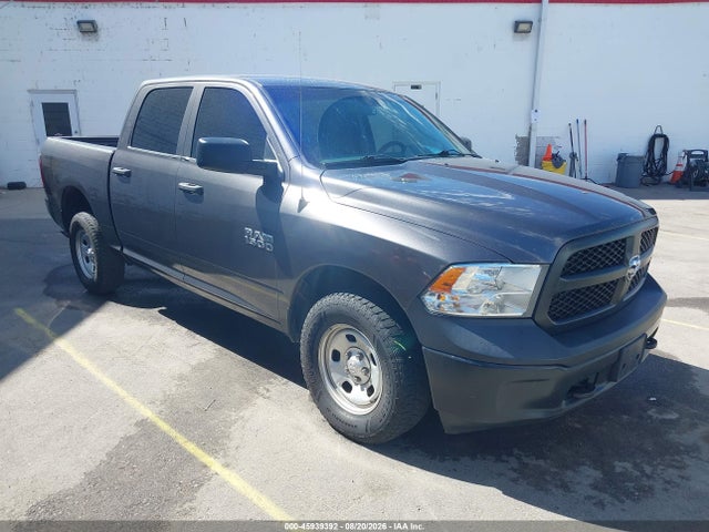 45939392 :رقم المزاد ، 1C6RR7KG0JS306807 vin ، 2018 Ram 1500 Tradesman  4x4 5'7 Box مزاد بيع