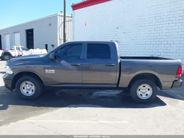 45939392 :رقم المزاد ، 1C6RR7KG0JS306807 vin ، 2018 Ram 1500 Tradesman  4x4 5'7 Box مزاد بيع