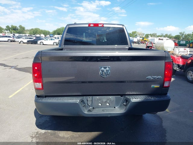 45939392 :رقم المزاد ، 1C6RR7KG0JS306807 vin ، 2018 Ram 1500 Tradesman  4x4 5'7 Box مزاد بيع