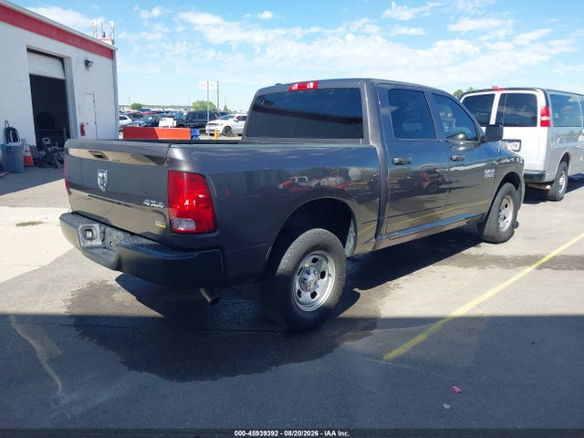 45939392 :رقم المزاد ، 1C6RR7KG0JS306807 vin ، 2018 Ram 1500 Tradesman  4x4 5'7 Box مزاد بيع