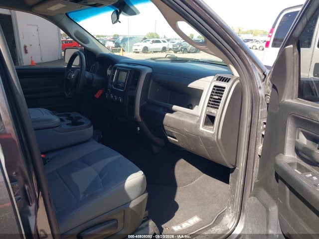 45939392 :رقم المزاد ، 1C6RR7KG0JS306807 vin ، 2018 Ram 1500 Tradesman  4x4 5'7 Box مزاد بيع