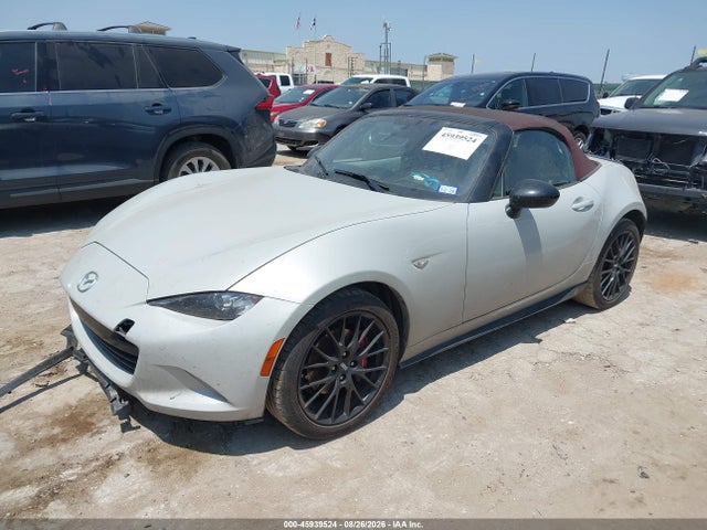 Mazda Mx-5 Miata Club 2018 JM1NDAC7XJ0203486 Image 2