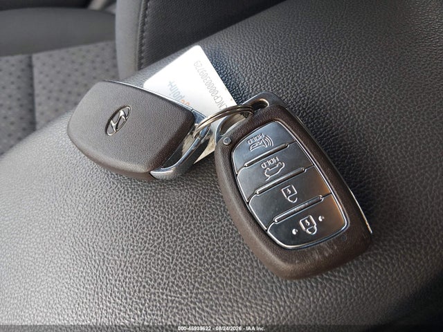 Продаж на аукціоні авто 2019 Hyundai Ioniq Plug-in Hybrid, vin: KMHC65LD8KU156558, номер лоту: 45939622