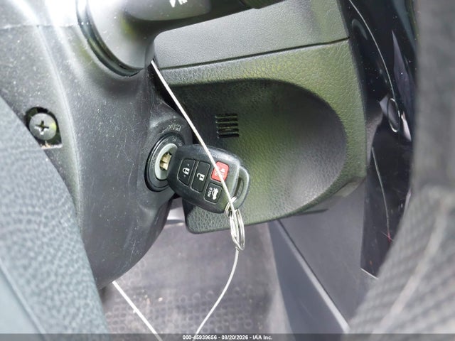 2T1BURHE8JC047964 Toyota COROLLA LE