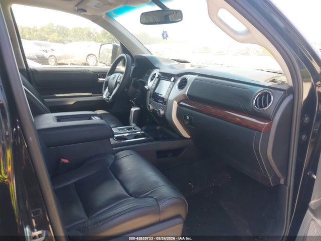 Продажа на аукционе авто 2017 Toyota Tundra Limited 5.7l V8, vin: 5TFFW5F1XHX215569, номер лота: 45939733