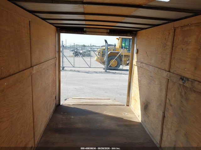 45939836 :رقم المزاد ، 4YMCL1620FT004203 vin ، 2015 H&h Tc 16 مزاد بيع