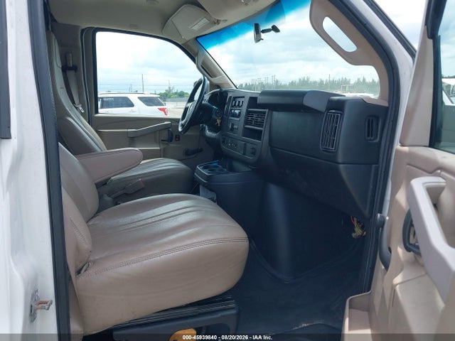 45939840 :رقم المزاد ، 1GB0GRFG5G1309167 vin ، 2016 Chevrolet Express Cutaway 3500 مزاد بيع