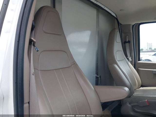 45939840 :رقم المزاد ، 1GB0GRFG5G1309167 vin ، 2016 Chevrolet Express Cutaway 3500 مزاد بيع