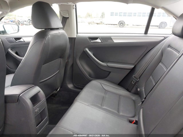 45940067 :رقم المزاد ، 3VWDB7AJXJM263796 vin ، 2018 Volkswagen Jetta 1.4t Se/1.4t Wolfsburg Edition مزاد بيع