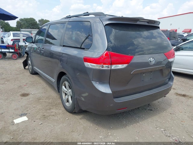 2013 Toyota Sienna Le V6 8 Passenger მანქანა იყიდება აუქციონზე, vin: 5TDKK3DC1DS328751, აუქციონის ნომერი: 45940081