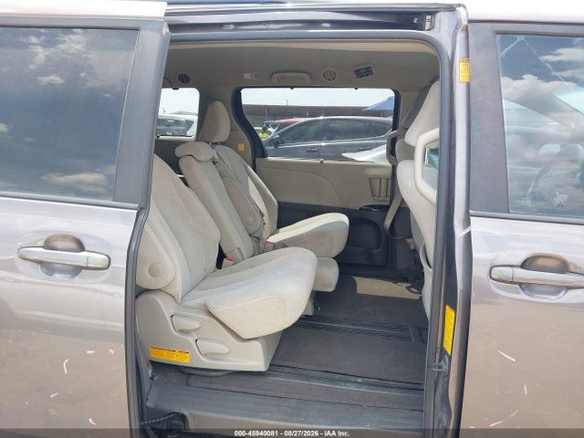2013 Toyota Sienna Le V6 8 Passenger მანქანა იყიდება აუქციონზე, vin: 5TDKK3DC1DS328751, აუქციონის ნომერი: 45940081