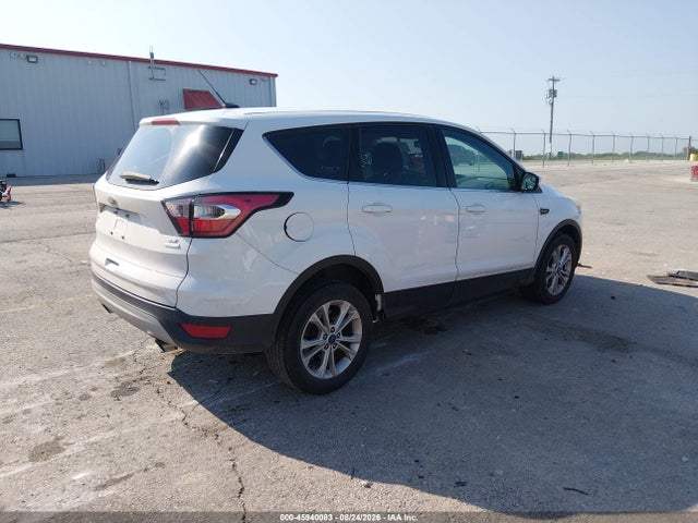 45940083 :رقم المزاد ، 1FMCU0GD7HUE95954 vin ، 2017 Ford Escape Se مزاد بيع