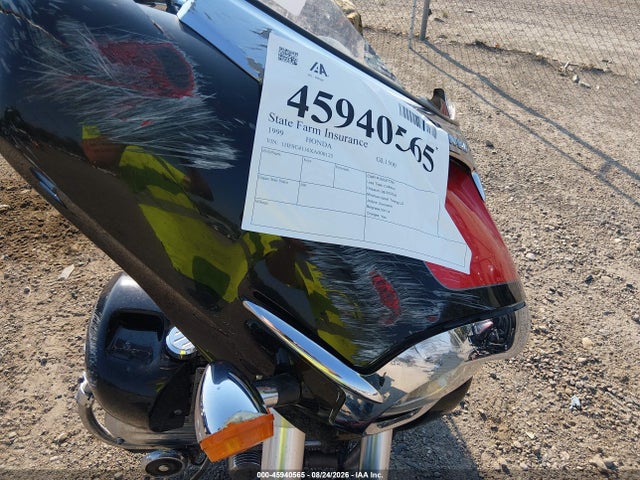 45940565 :رقم المزاد ، 1HFSC4116XA000125 vin ، 1999 Honda Gl1500 Cf مزاد بيع