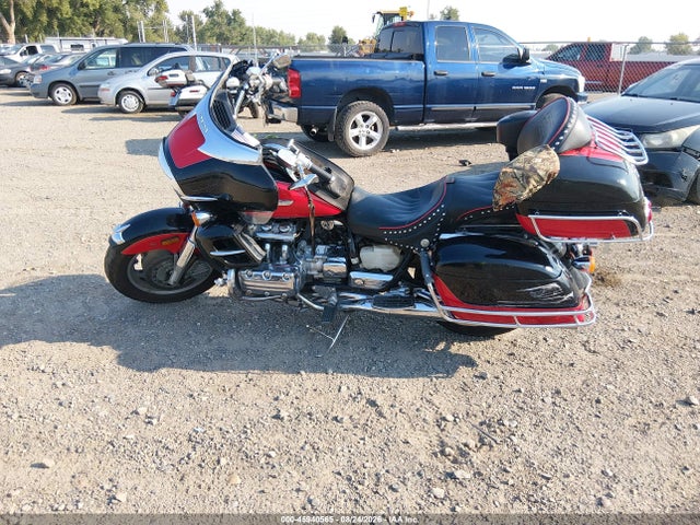 45940565 :رقم المزاد ، 1HFSC4116XA000125 vin ، 1999 Honda Gl1500 Cf مزاد بيع