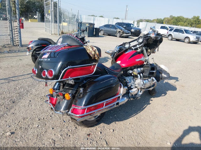 45940565 :رقم المزاد ، 1HFSC4116XA000125 vin ، 1999 Honda Gl1500 Cf مزاد بيع