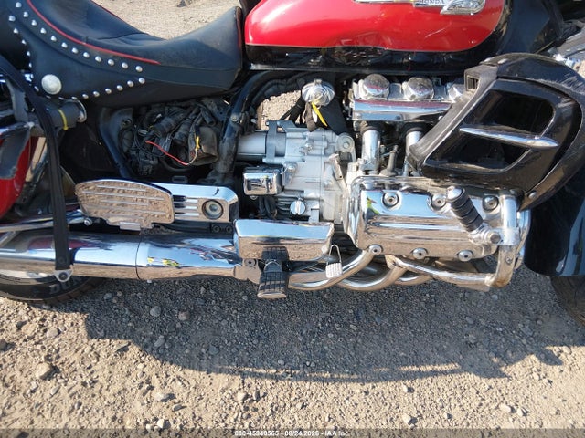 45940565 :رقم المزاد ، 1HFSC4116XA000125 vin ، 1999 Honda Gl1500 Cf مزاد بيع