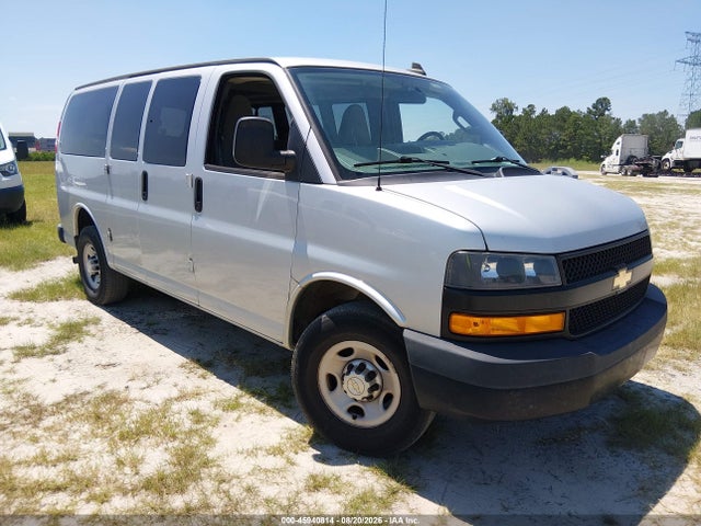 45940814 :رقم المزاد ، 1GAWGEFP7L1253248 vin ، 2020 Chevrolet Express Passenger Rwd 2500 Regular Wheelbase Ls مزاد بيع