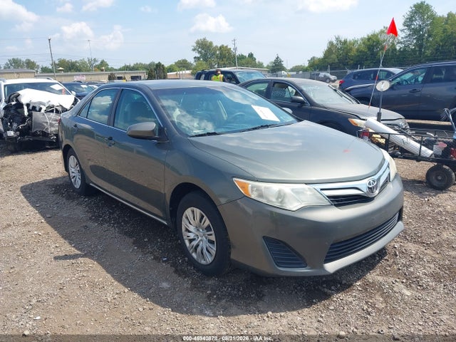 45940878 :رقم المزاد ، 4T1BF1FK3EU835303 vin ، 2014 Toyota Camry Le مزاد بيع