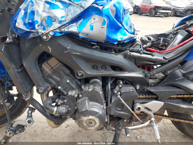 Yamaha FZ09 2016 JYARN33E2GA010076 Image 9