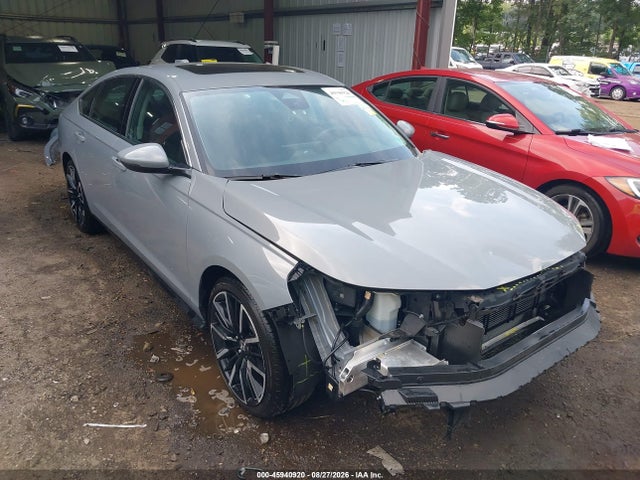 2025 Honda Accord Hybrid Touring მანქანა იყიდება აუქციონზე, vin: 1HGCY2F87SA021232, აუქციონის ნომერი: 45940920