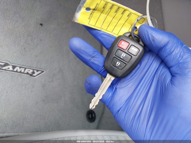 45941005 :رقم المزاد ، 4T4BF1FK1GR525577 vin ، 2016 Toyota Camry Le مزاد بيع