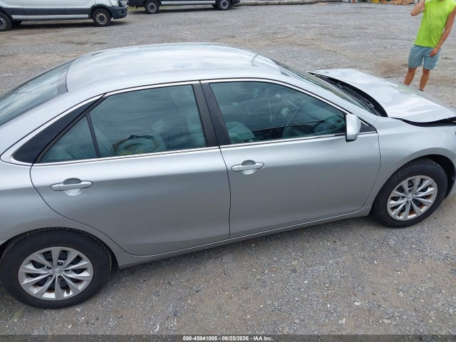 45941005 :رقم المزاد ، 4T4BF1FK1GR525577 vin ، 2016 Toyota Camry Le مزاد بيع