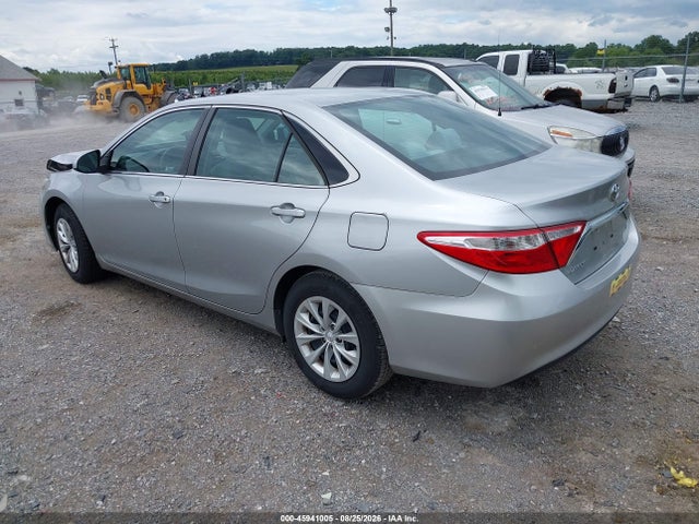 45941005 :رقم المزاد ، 4T4BF1FK1GR525577 vin ، 2016 Toyota Camry Le مزاد بيع