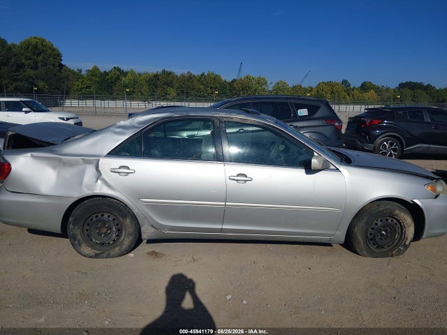 Продажа на аукционе авто 2005 Toyota Camry Le, vin: 4T1BE32K25U957543, номер лота: 45941179
