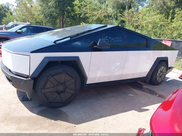 45941220 :رقم المزاد ، 7G2CEHED1RA035678 vin ، 2024 Tesla Cybertruck All-wheel Drive مزاد بيع