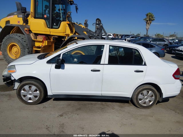 45941472 :رقم المزاد ، 3N1CC1AP6BL421476 vin ، 2011 Nissan Versa 1.6 مزاد بيع