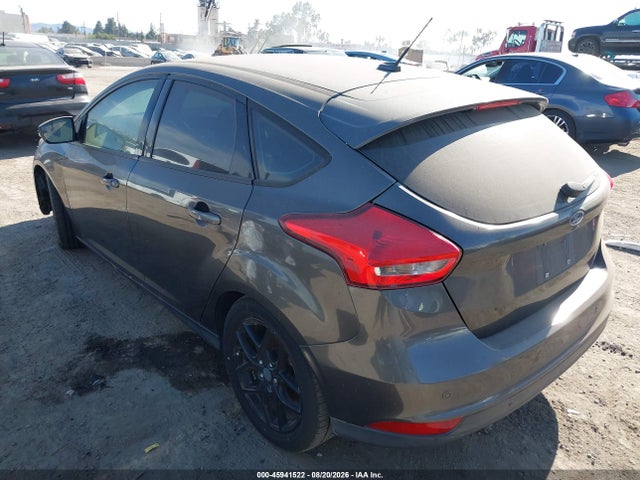 Ford FOCUS SE 2015 1FADP3K26FL324418 Image 3