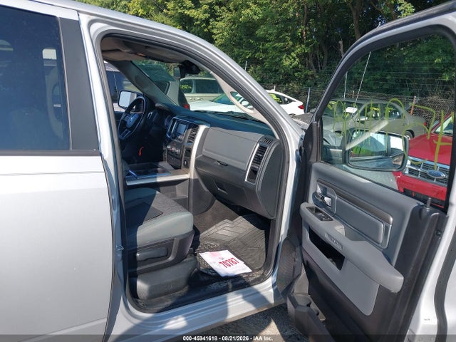 45941618 :رقم المزاد ، 1C6RR7LG7FS672057 vin ، 2015 Ram 1500 Big Horn مزاد بيع