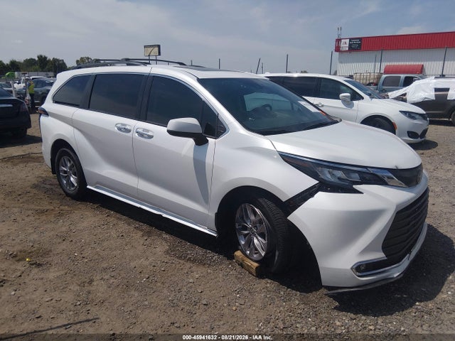 Auction sale of the 2022 Toyota Sienna Xle, vin: 5TDYRKECXNS118326, lot number: 45941632