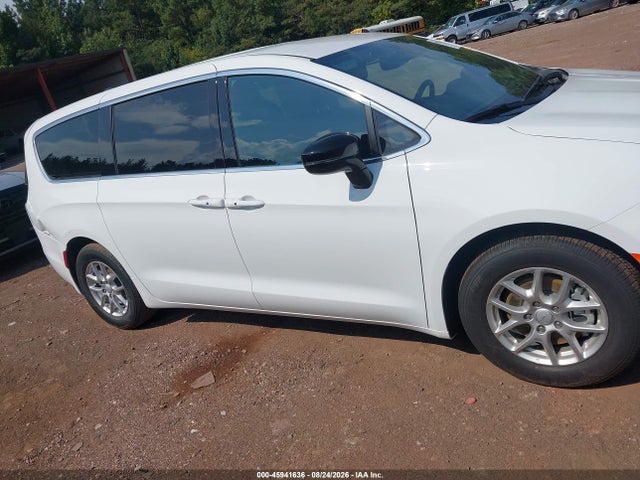 45941636 :رقم المزاد ، 2C4RC1BG2VR575826 vin ، 2027 Chrysler Pacifica مزاد بيع