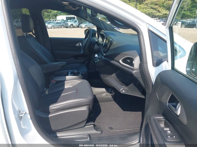 45941636 :رقم المزاد ، 2C4RC1BG2VR575826 vin ، 2027 Chrysler Pacifica مزاد بيع