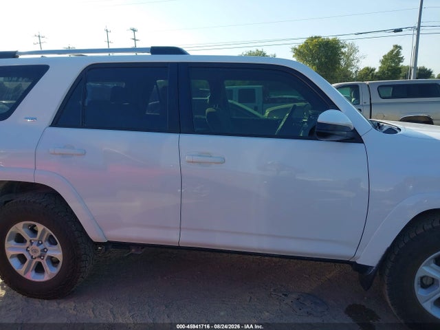 Toyota 4RUNNER SR5 2019 JTEZU5JR9K5205677 Image 13