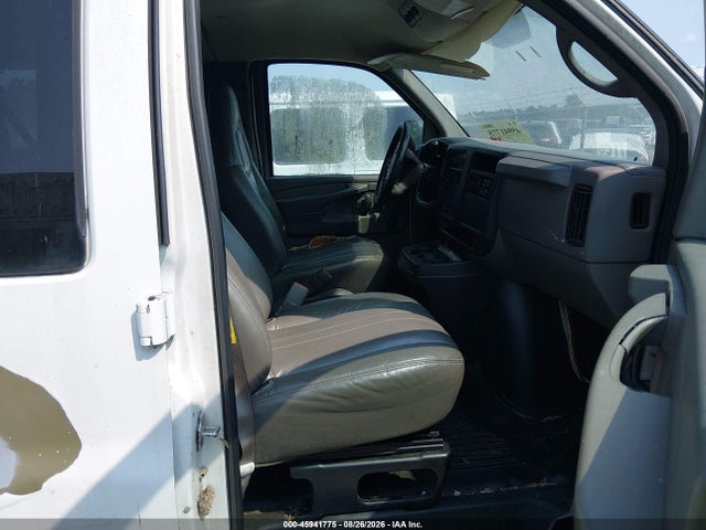 45941775 :رقم المزاد ، 1GAHG39U851263675 vin ، 2005 Chevrolet Express Passenger مزاد بيع