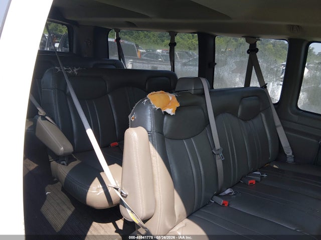 45941775 :رقم المزاد ، 1GAHG39U851263675 vin ، 2005 Chevrolet Express Passenger مزاد بيع