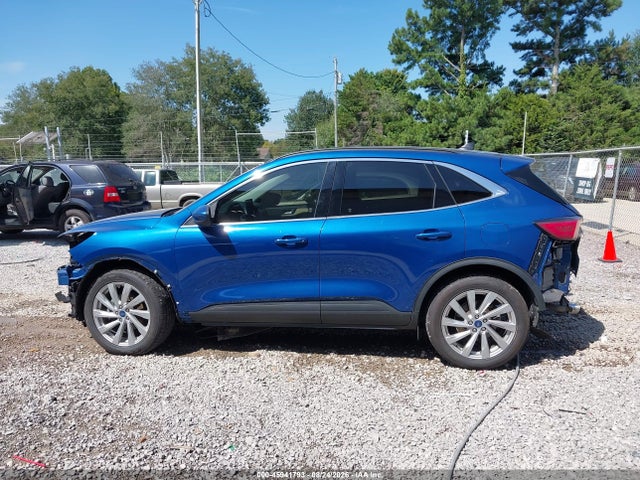 45941793 :رقم المزاد ، 1FMCU9J99NUA80395 vin ، 2022 Ford Escape Titanium مزاد بيع
