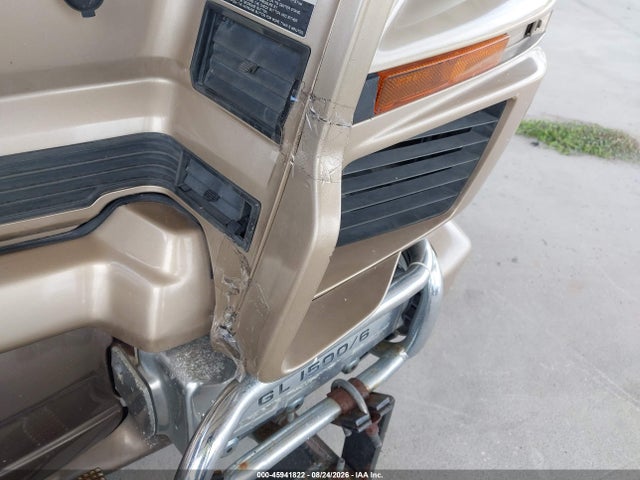 45941822 :رقم المزاد ، 1HFSC2205KA100039 vin ، 1989 Honda Gl1500 مزاد بيع