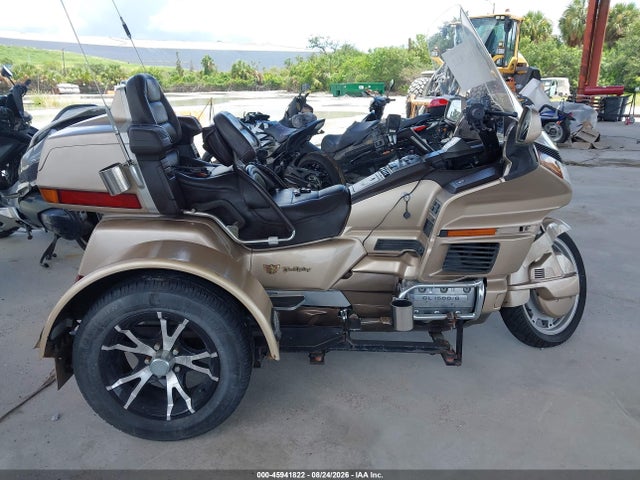 45941822 :رقم المزاد ، 1HFSC2205KA100039 vin ، 1989 Honda Gl1500 مزاد بيع
