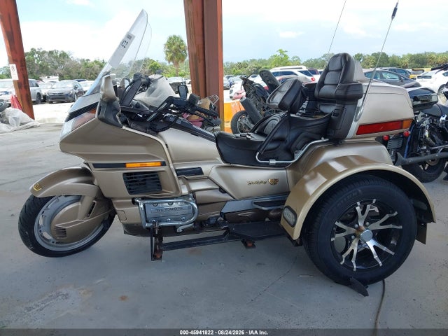 45941822 :رقم المزاد ، 1HFSC2205KA100039 vin ، 1989 Honda Gl1500 مزاد بيع