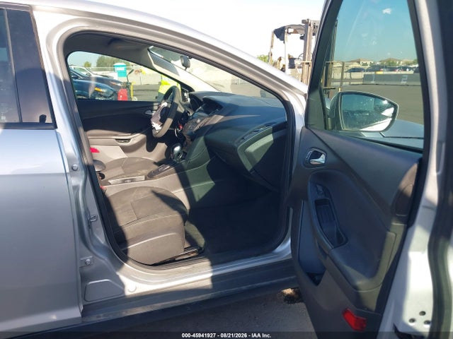 45941927 :رقم المزاد ، 1FADP3K29JL303037 vin ، 2018 Ford Focus Se مزاد بيع